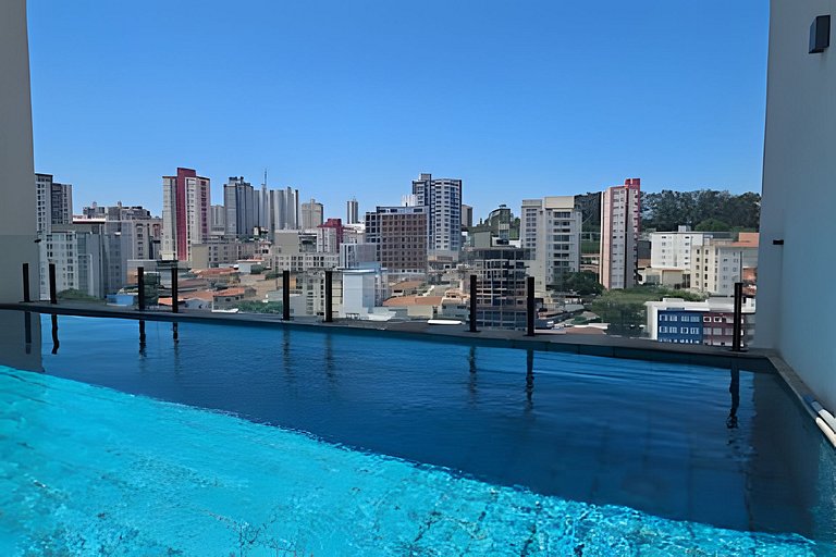 Studio completo com piscina ao lado da USP