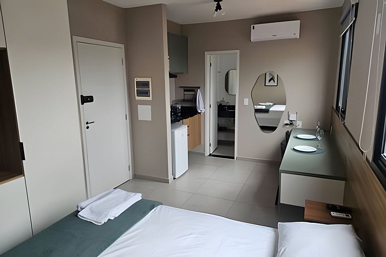 Studio ao lado da USP com piscina e academia