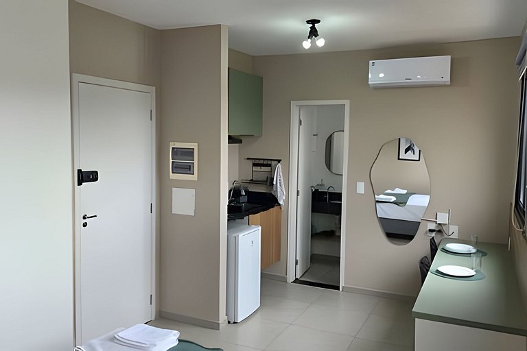 Studio ao lado da USP com piscina e academia