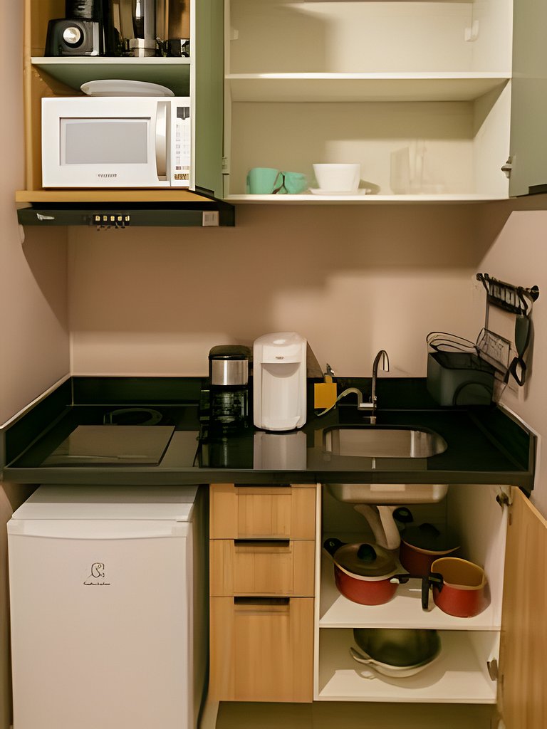 Studio ao lado da USP com piscina e academia