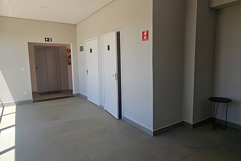 Studio ao lado da USP com piscina e academia