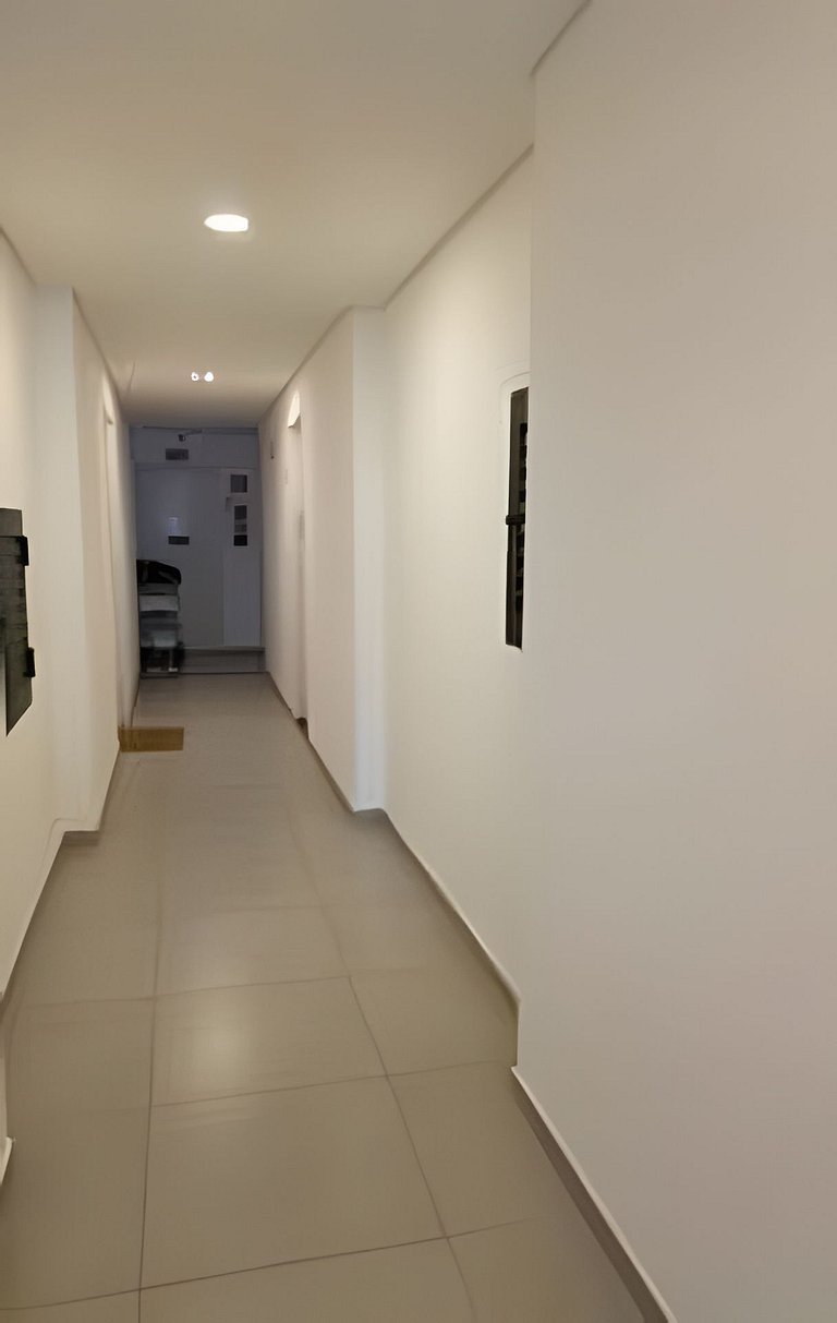 Studio ao lado da USP com piscina e academia