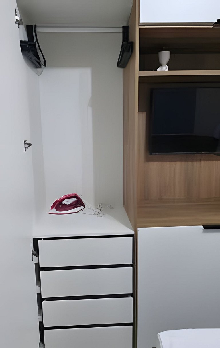 Studio ao lado da USP com piscina e academia