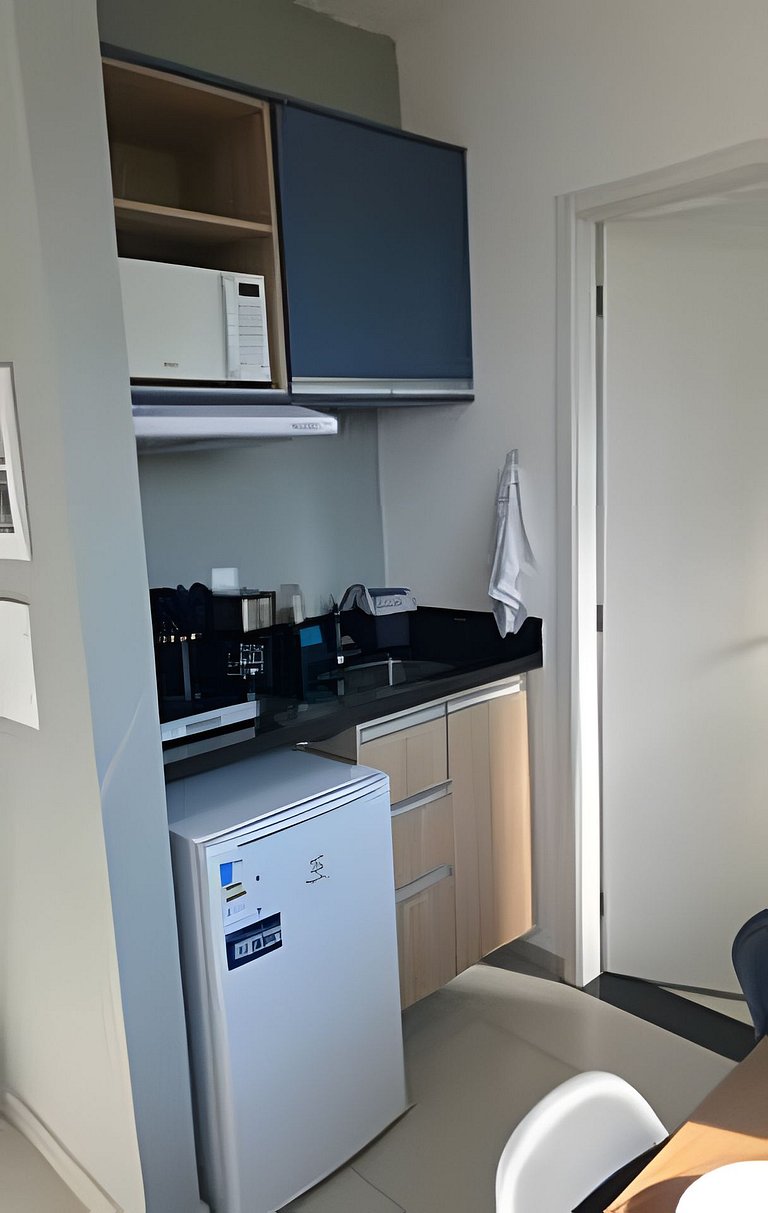 Studio ao lado da USP com piscina e academia