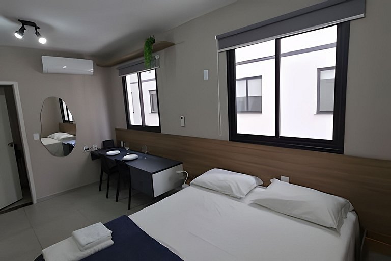 Studio ao lado da USP com piscina e academia