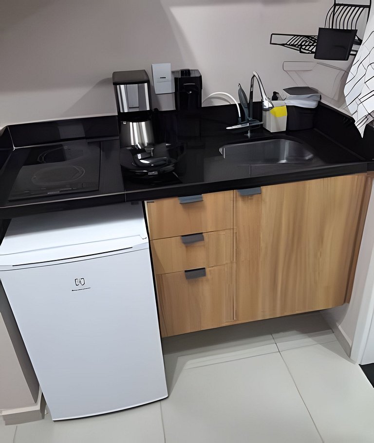 Studio ao lado da USP com piscina e academia