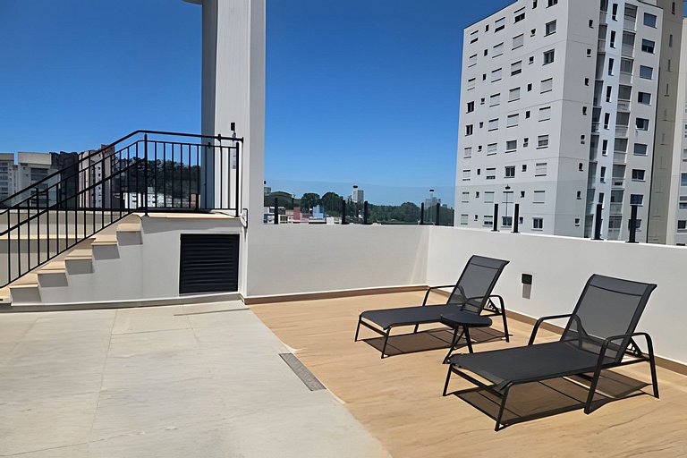 Studio ao lado da USP com piscina e academia