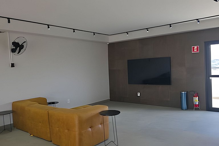 Studio ao lado da USP com piscina e academia