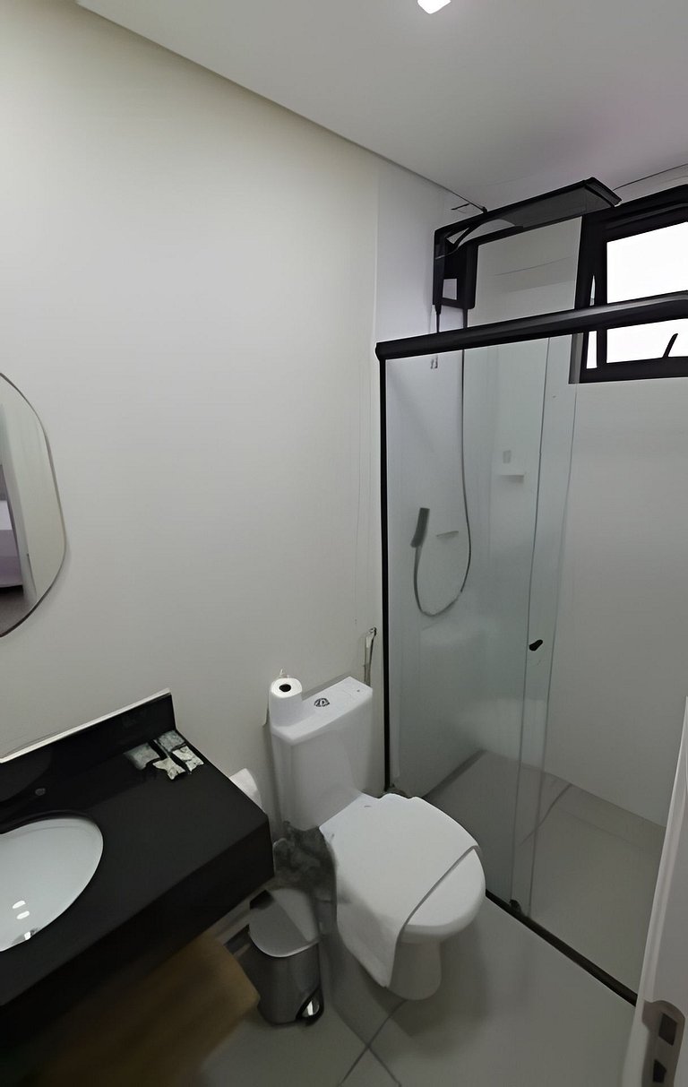 Studio ao lado da USP com piscina e academia