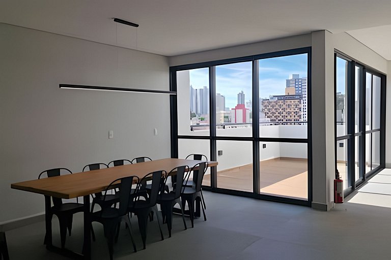 Studio ao lado da USP com piscina e academia