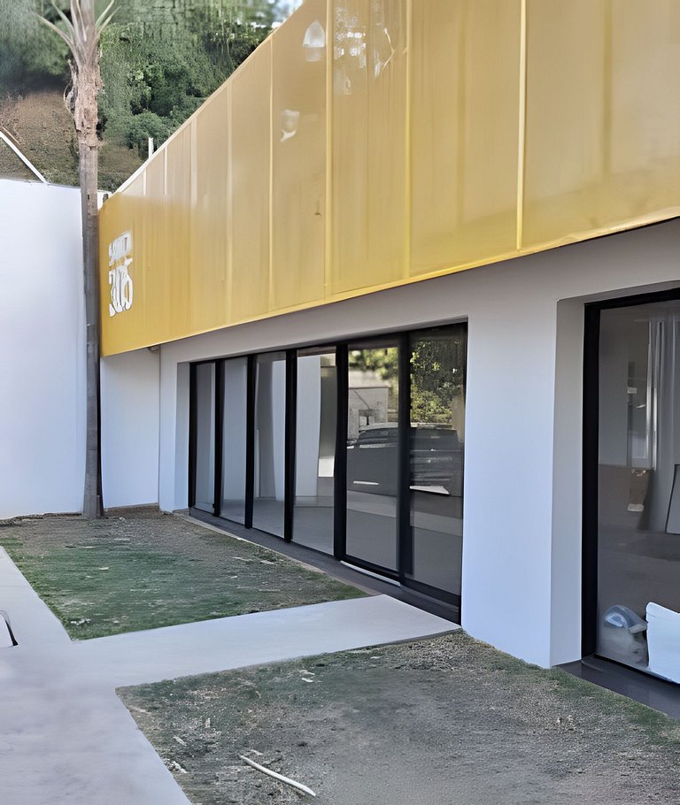 Studio ao lado da USP com piscina e academia