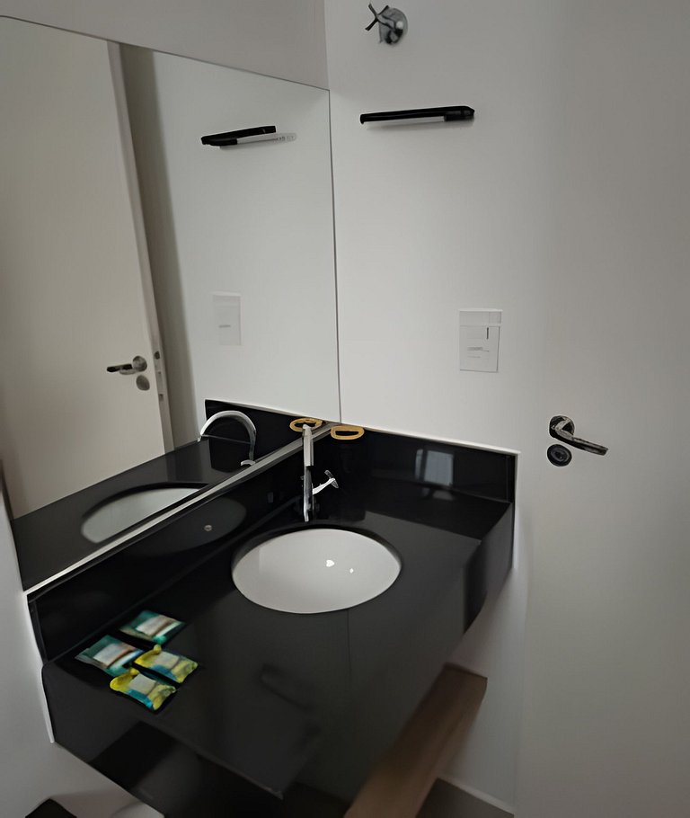 Studio completo com piscina ao lado da USP