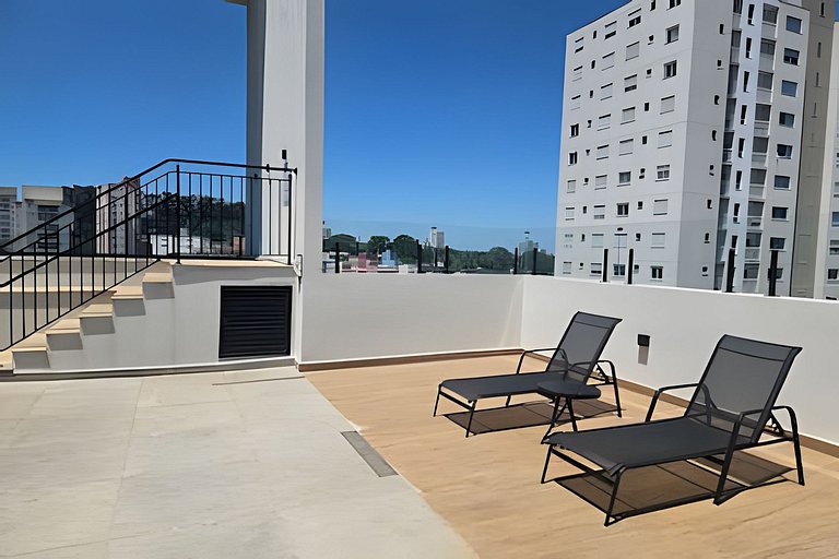 Studio ao lado da USP com piscina e academia