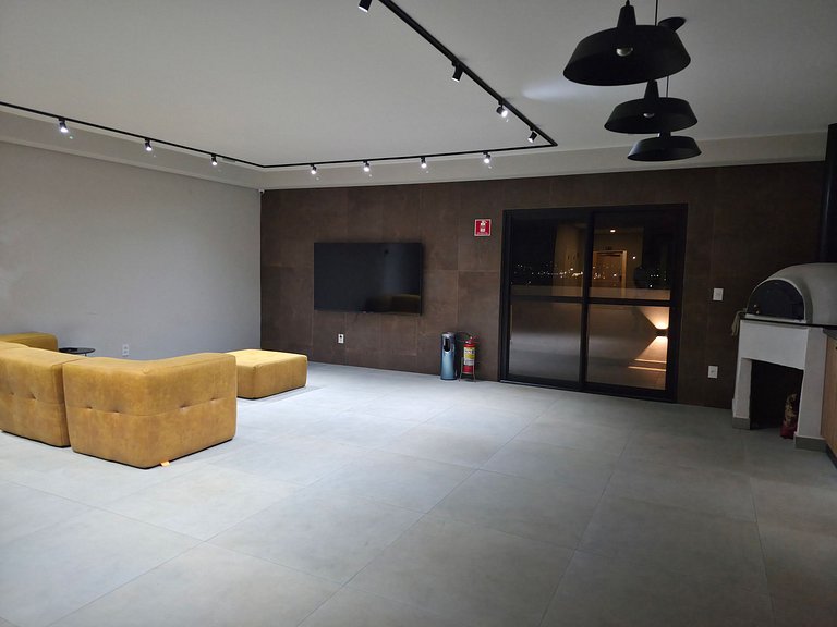 Studio próximo à USP com piscina e academia