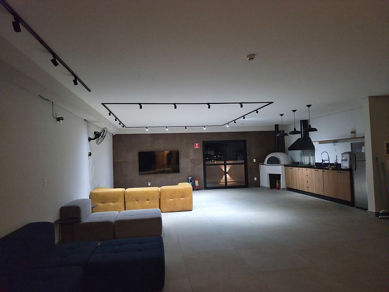 Studio ao lado da USP com piscina e academia