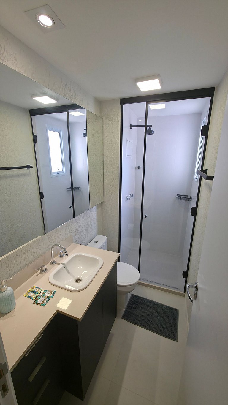 Apartamento completo com 2 quartos, ao lado do Shopping e US