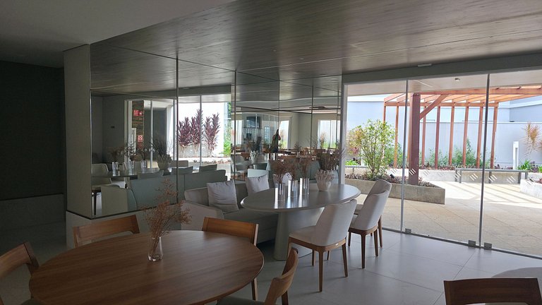 Apartamento completo com 2 quartos, ao lado do Shopping e US