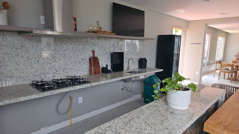 Apartamento completo com 2 quartos, ao lado do Shopping e US