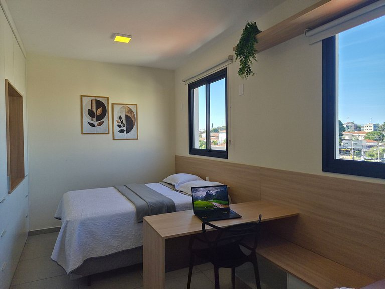 Studio ao lado da USP com piscina e academia