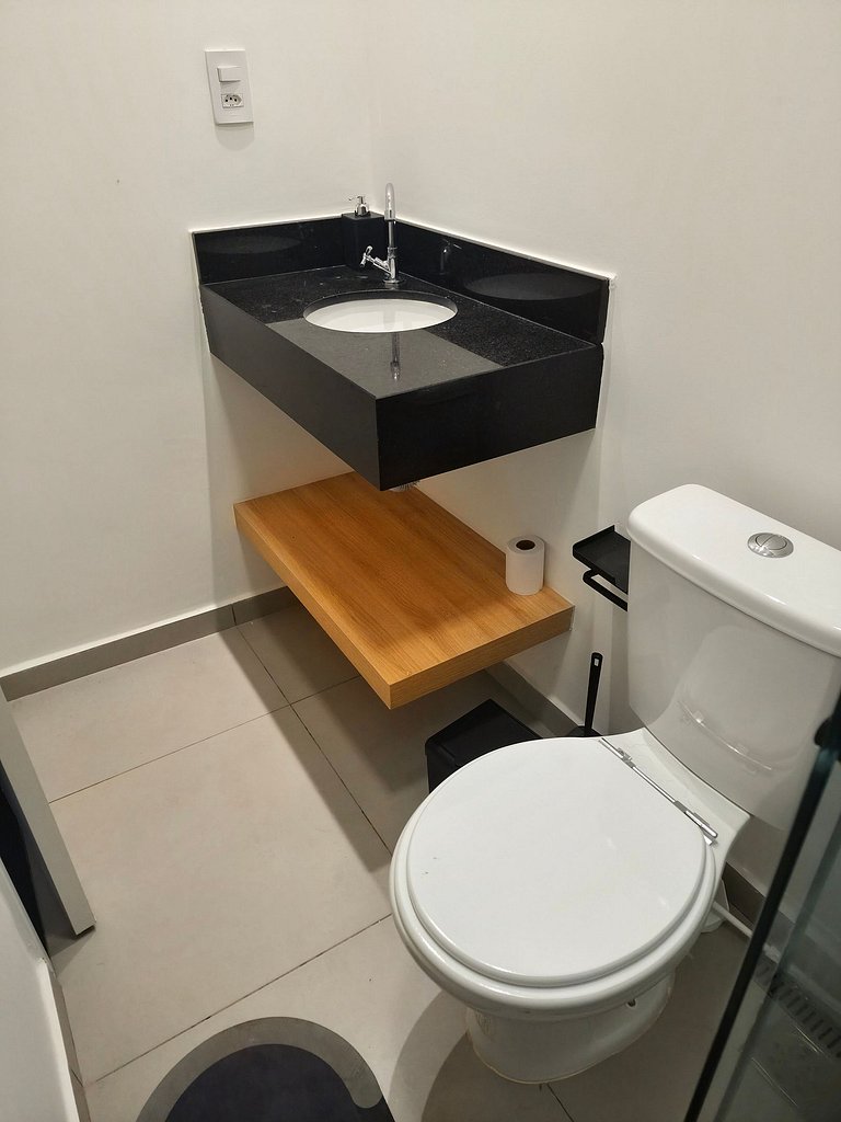 Studio ao lado da USP com piscina e academia