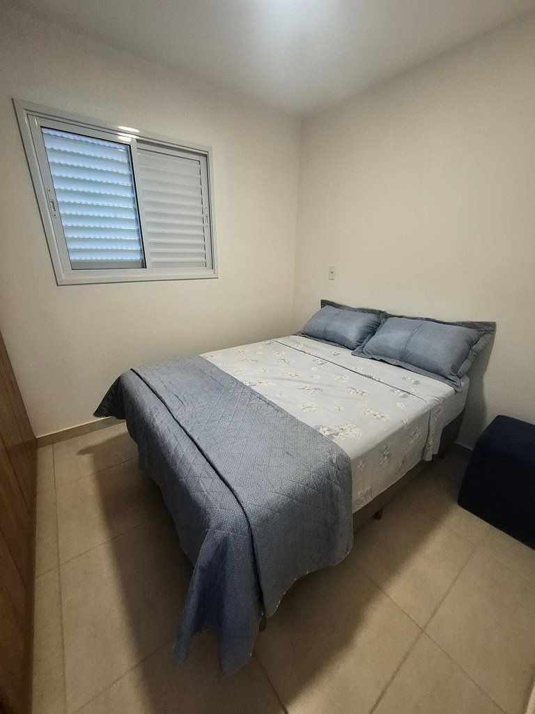 Apartamento completo com 2 quartos no centro