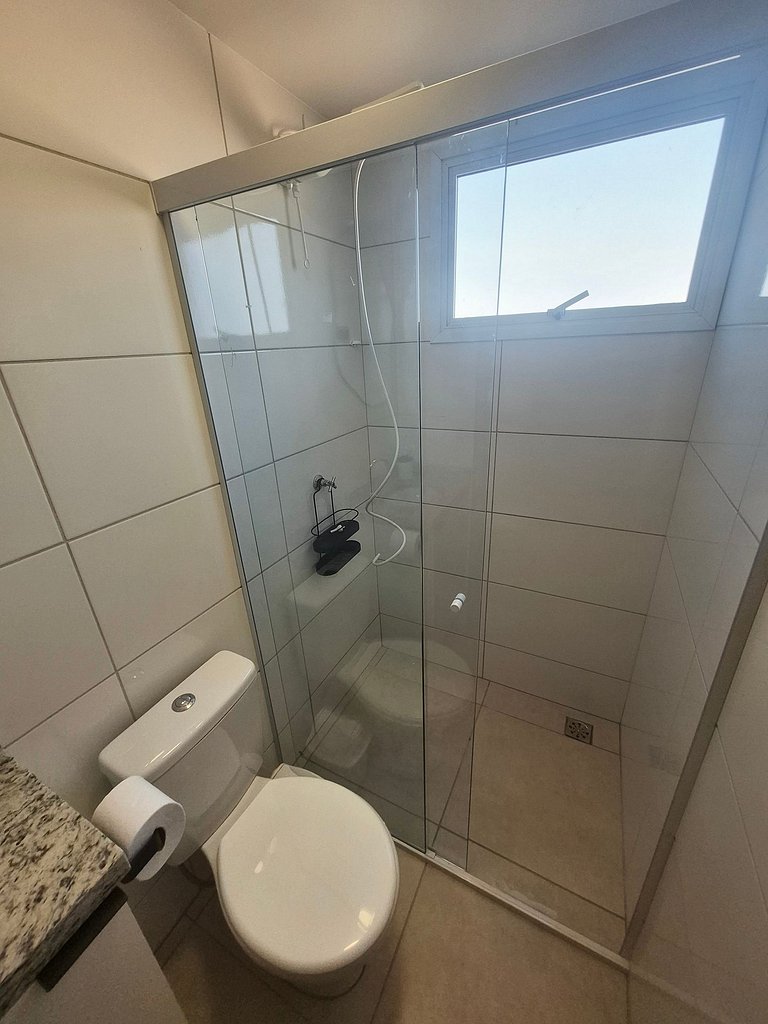 Apartamento completo com 2 quartos no centro