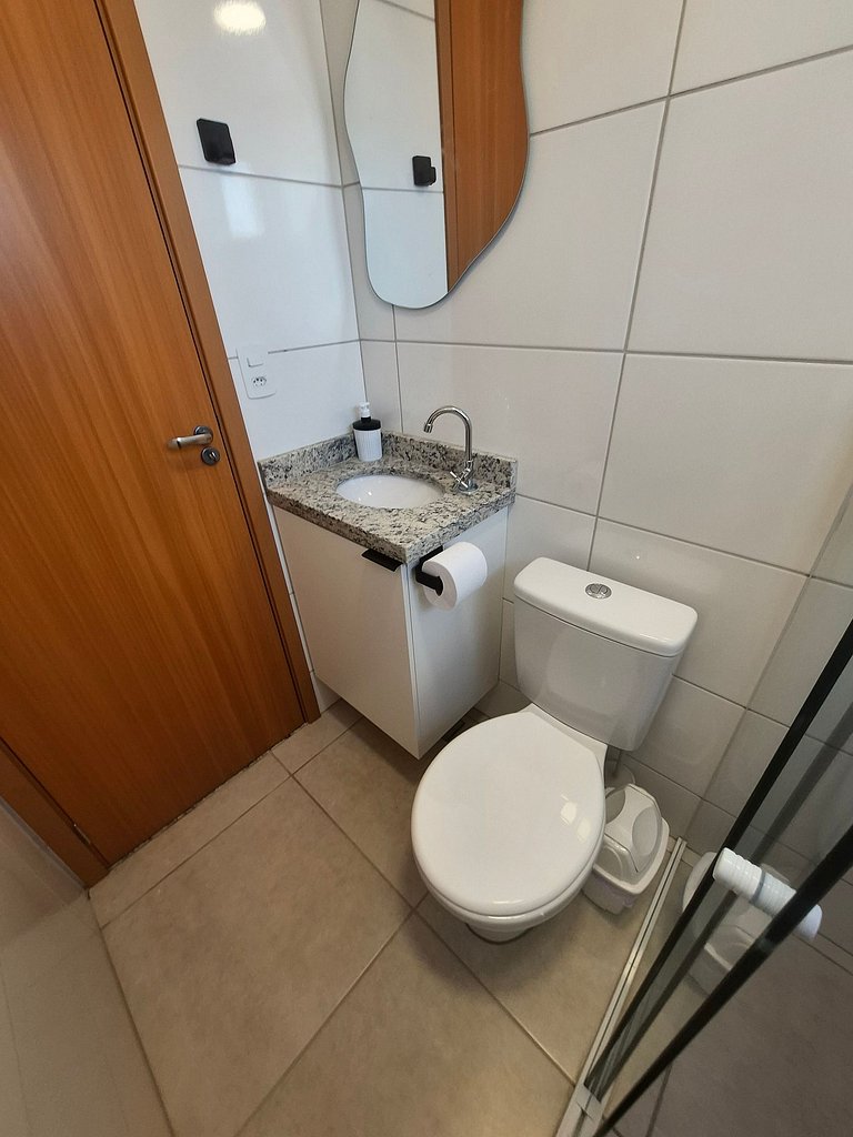 Apartamento completo com 2 quartos no centro