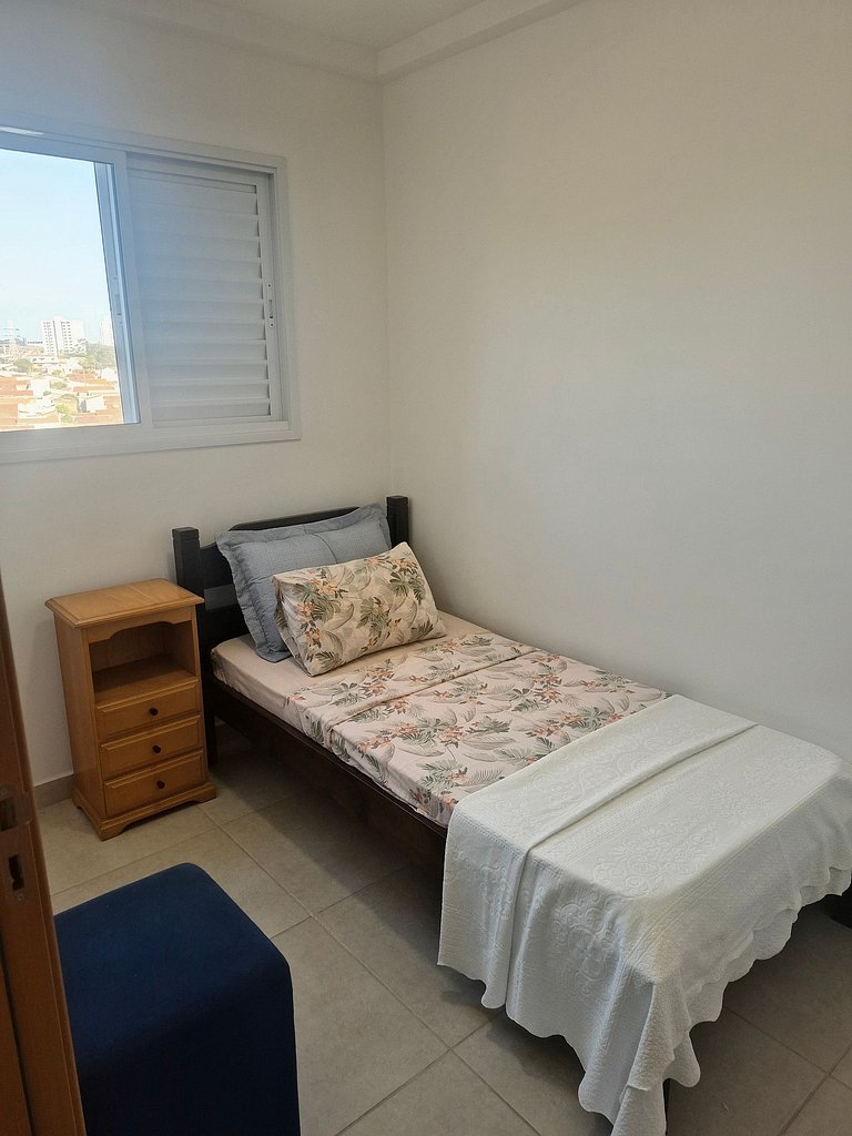 Apartamento completo com 2 quartos no centro