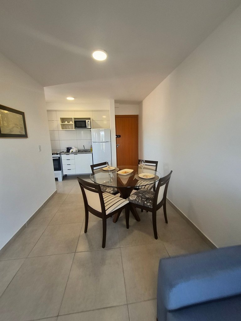 Apartamento completo com 2 quartos no centro