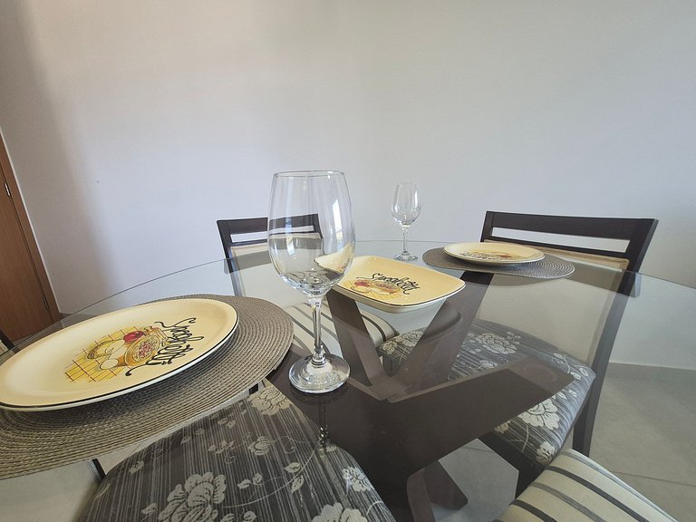 Apartamento completo com 2 quartos no centro