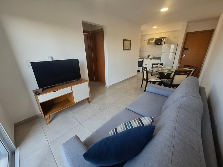 Apartamento completo com 2 quartos no centro