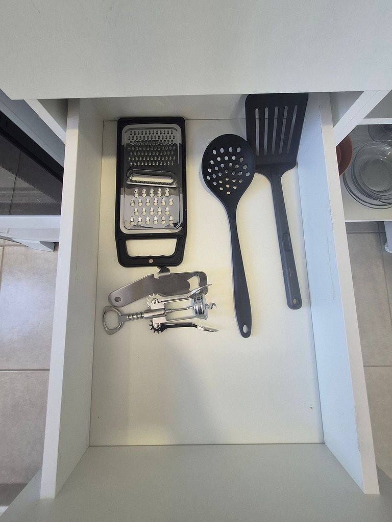 Apartamento completo com 2 quartos no centro