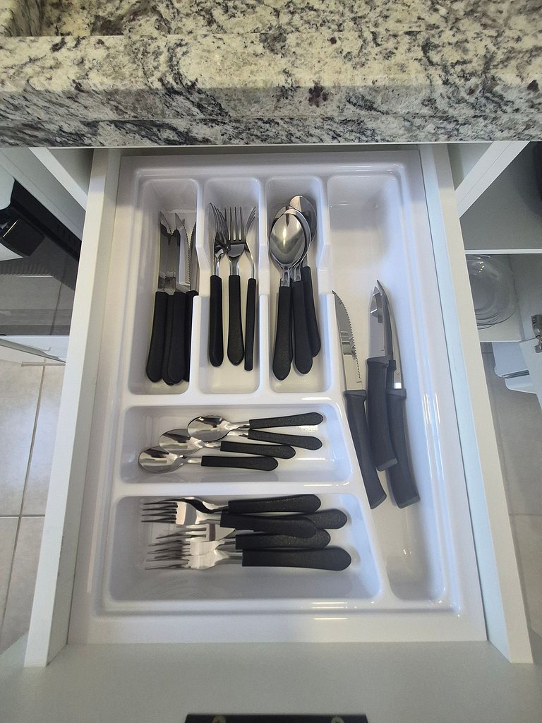Apartamento completo com 2 quartos no centro