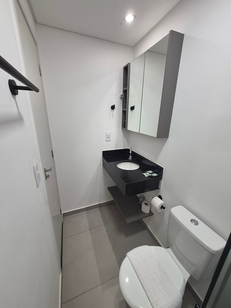 Studio ao lado da USP com piscina e academia