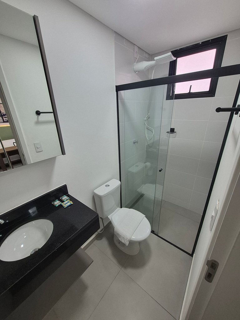 Studio ao lado da USP com piscina e academia