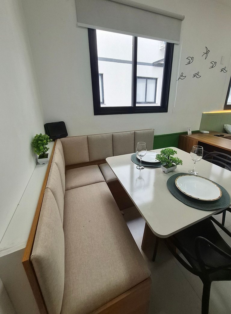 Studio ao lado da USP com piscina e academia
